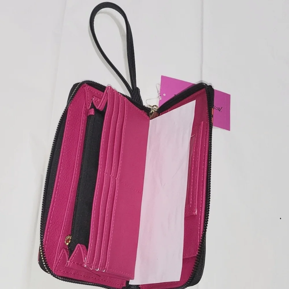 Betsey Johnson Kisses Lips Zip around Wristlet Wallet XOZIP-P Saffiano New - Picture 5 of 10